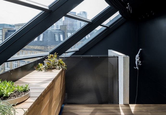 Лофт со стеклянным потолком в Лондоне