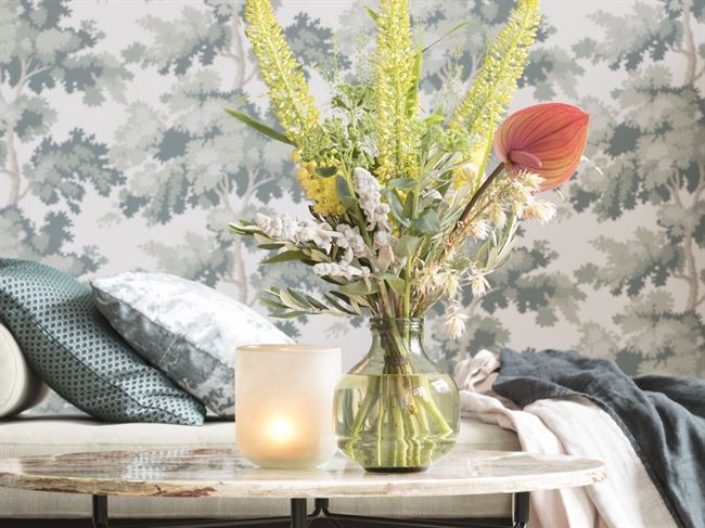 Растения, гармонично сочетающиеся с текстилем, обоями и мебелью, в интерьерах от шведских дизайнеров