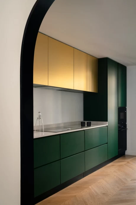 Квартира площадью 60 м2 с потолками высотой 5 м в доме начала XX века в Неаполе, Италия