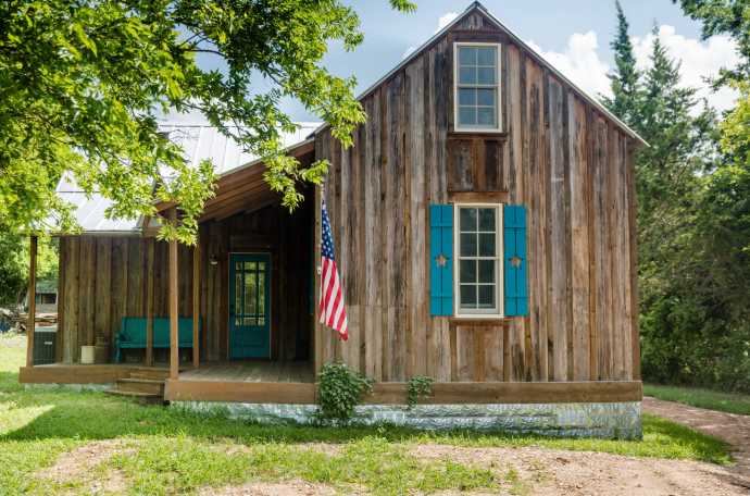 Летний дом творческой пары Тодда Сандерса и Сары Томпсон в Остине, штат Техас