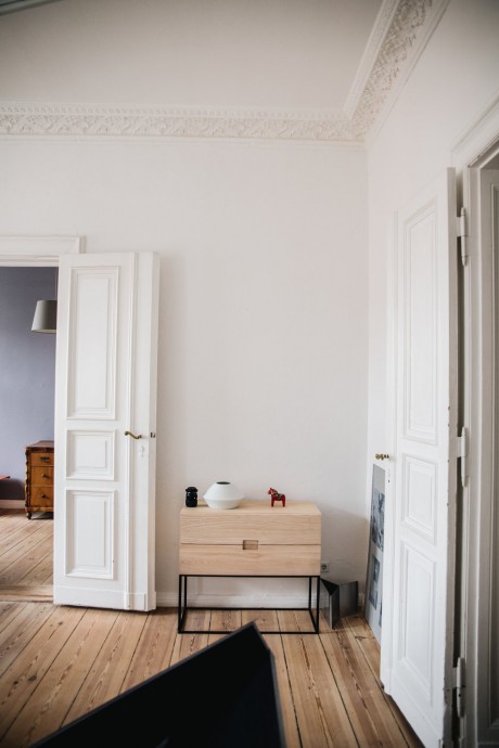 Квартира одного из основателей мебельного магазина OBJEKTE UNSERER TAGE Кристофа Штайгера в Берлине
