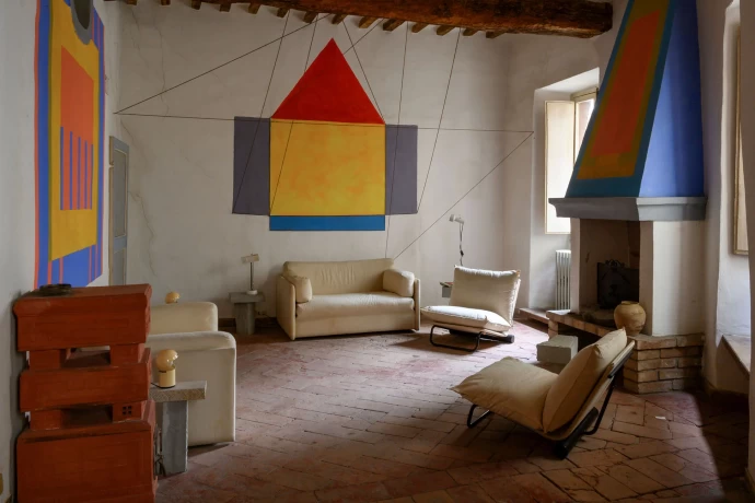200-летний дом художника Брайана О'Доэрти и искусствоведа Барбары Новак в итальянской коммуне Тоди