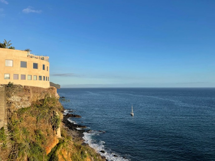 Дом на краю утеса на острове Мадейра, Португалия