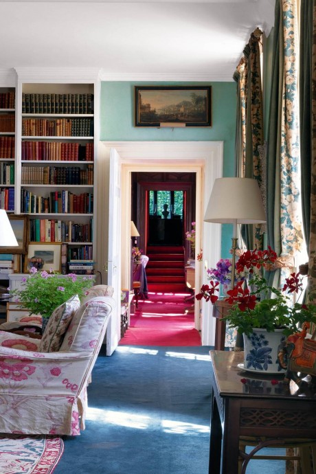 Частный дворец Holker Hall недалеко от деревни Картмел, Камбрия, Великобритания Частный дворец Holker Hall недалеко от деревни Картмел, Камбрия, Великобритания