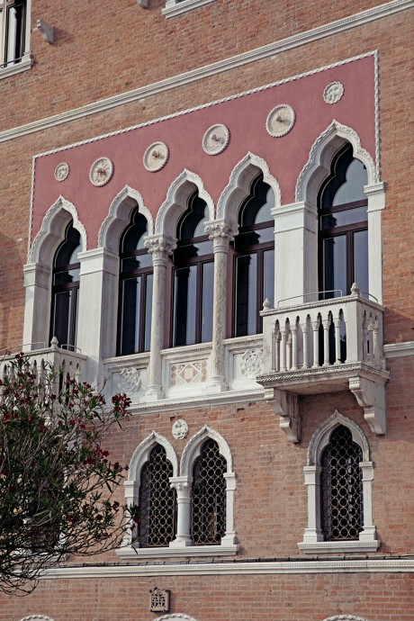 Отель Il Palazzo Experimental в классическом палаццо в Венеции