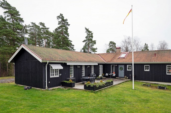 115-летний семейный и гостевой дома в пригороде Буроса, Швеция