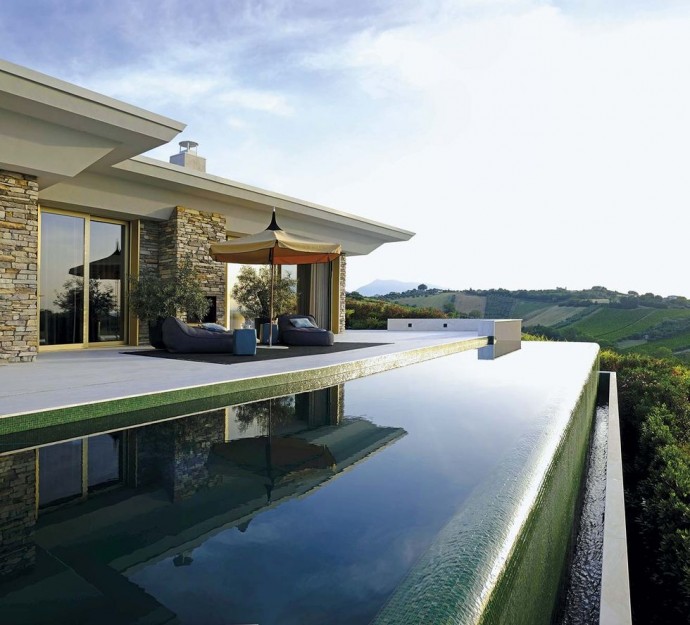 Дом для отпуска архитектора и дизайнера Давиде Риццо в Абруццо, Италия