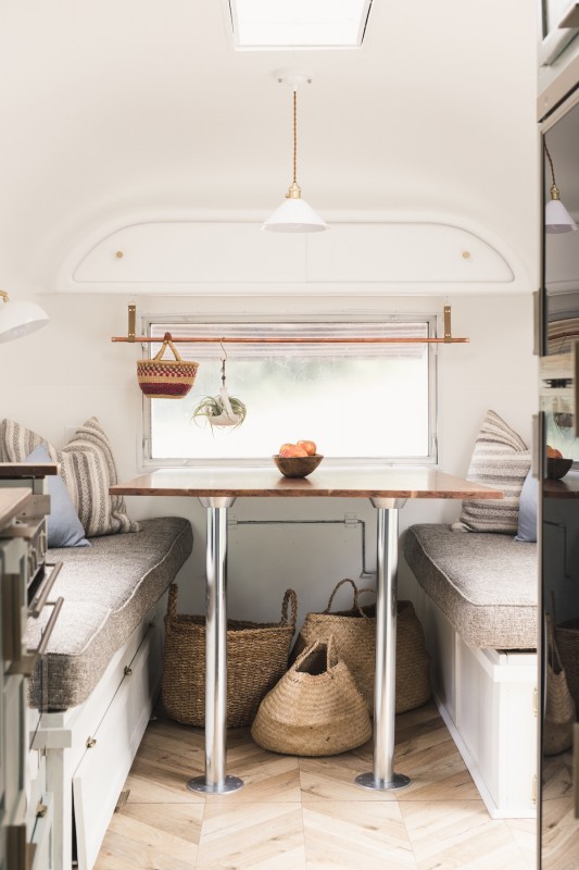 Обновленный трейлер Airstream, выпущенный в 1962 году