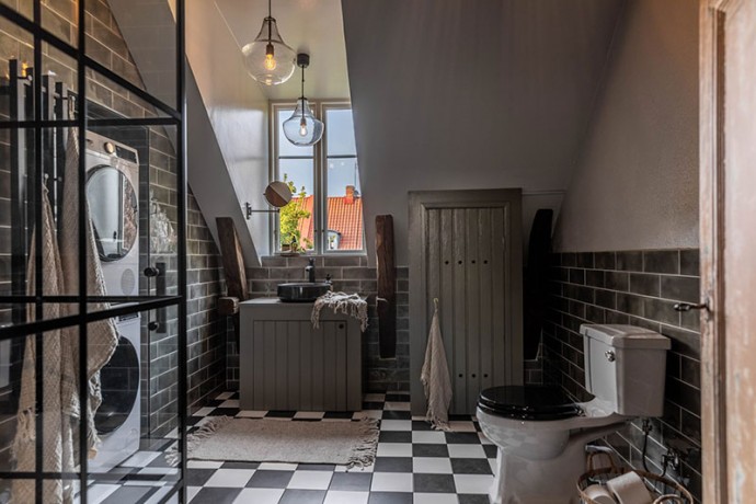Обновлённый вековой дом в Швеции