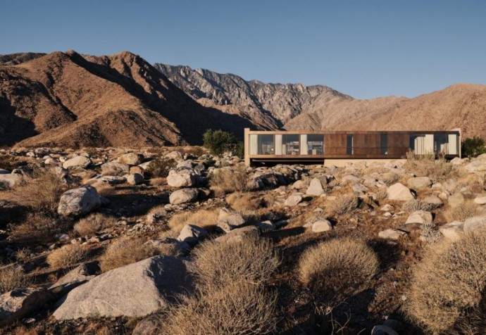 Современный дом в пустыне в Палм-Спрингс