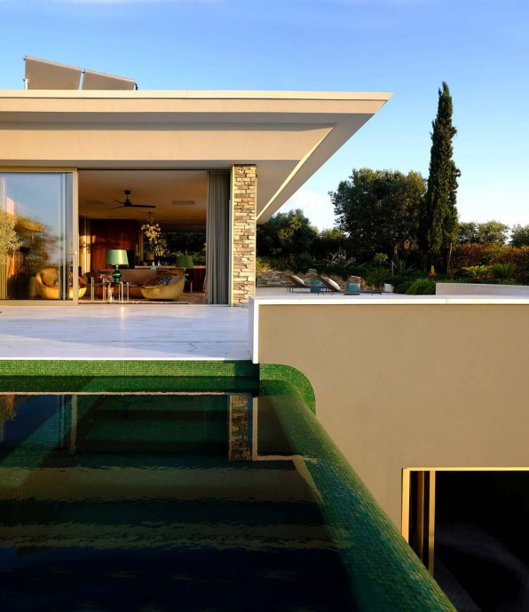 Дом для отпуска архитектора и дизайнера Давиде Риццо в Абруццо, Италия