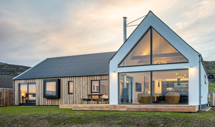 Современный деревянный дом на острове Скай в Шотландии