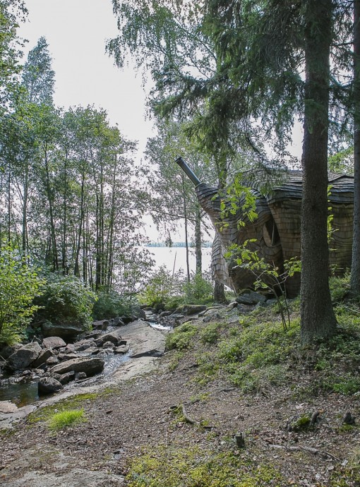 Причудливый дизайн дома на берегу озера в шведском заповеднике Гласкоген