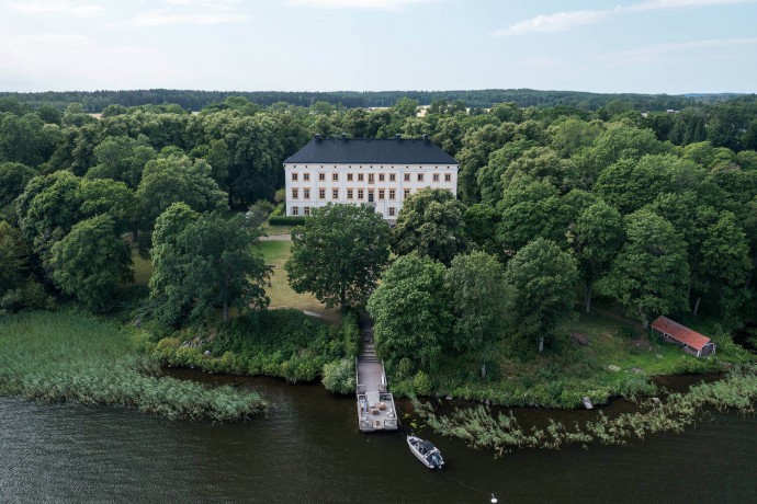 Апартаменты в отреставрированном замке Леннартснес недалеко от Стокгольма