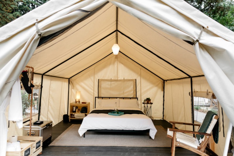 AutoCamp: роскошный кемпинг у реки Рашен-Ривер в округе Сонома, Калифорния