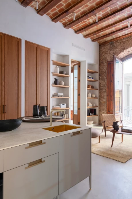 Квартира в доме 1936 года постройки в Барселоне (49 м2) Квартира в доме 1936 года постройки в Барселоне (49 м2)