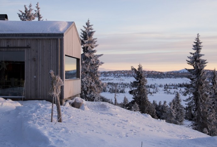 Небольшой дом для отдыха в горах Норвегии