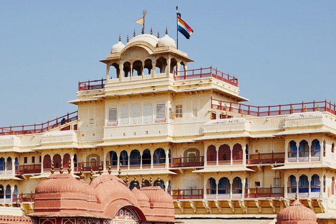 Дворец индийской королевской семьи в городе Джайпур, открытый для бронирования
