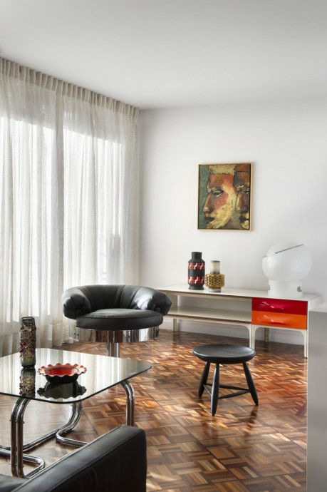 Современный интерьер квартиры с оттенками 60-х в центре Бильбао, Испания