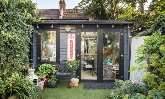 Садовая постройка в Лондоне, превращённая в домашнее рабочее пространство