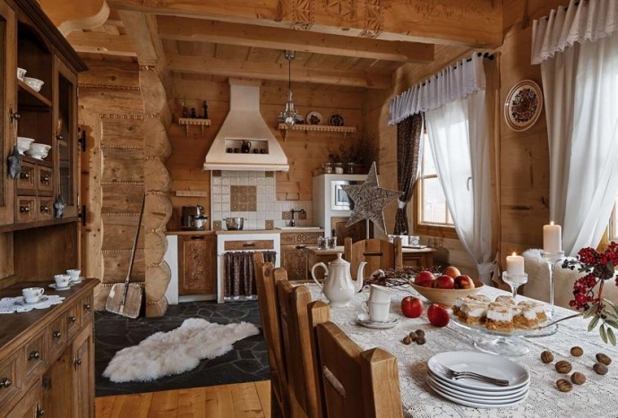 Небольшой деревянный дом на горнолыжном курорте Закопане, Польша