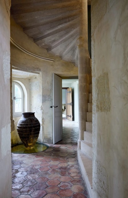 Замок Монтравель (Le Château Montravel) в Бордо, Франция