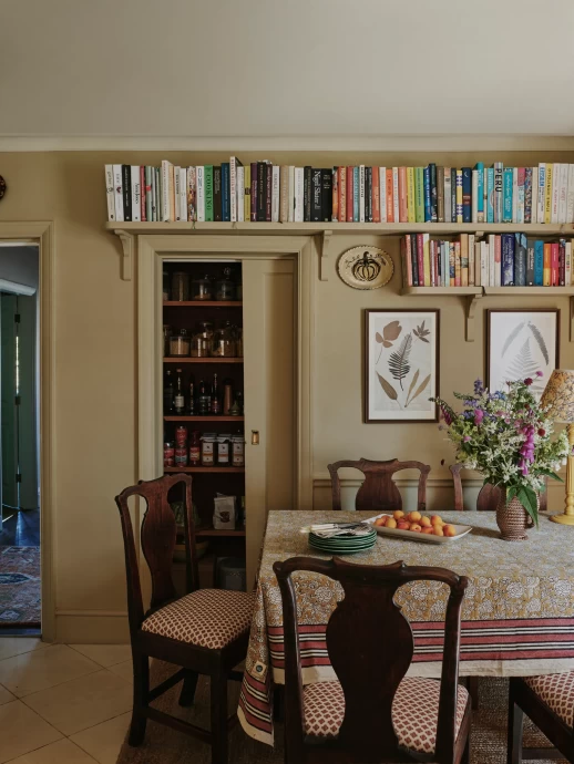 Дом амбассадора лакокрасочного бренда Farrow & Ball Патрика О'Доннелла в Вустершире, Великобритания Дом амбассадора лакокрасочного бренда Farrow & Ball Патрика О'Доннелла в Вустершире, Великобритания
