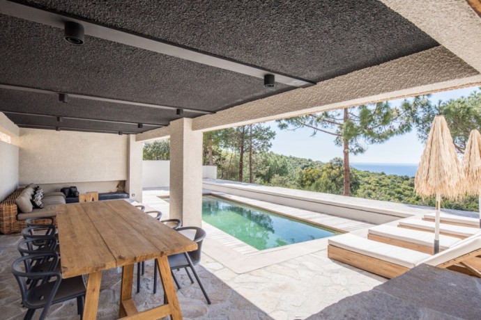 Дом для отдыха на Корсике с видом на Средиземное море