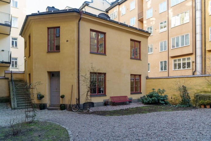 Квартира в небольшом здании начала XX века в Стокгольме (57 м2)