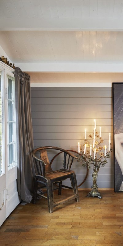 Небольшая уютная хижина в лесу