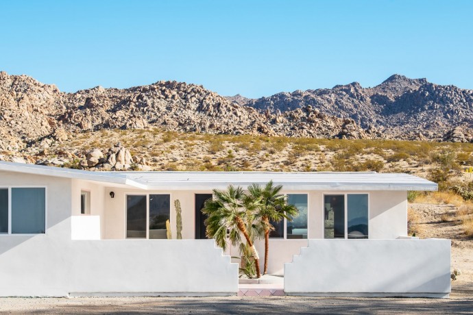 Дом художника Шона Баттона в калифорнийской пустыне