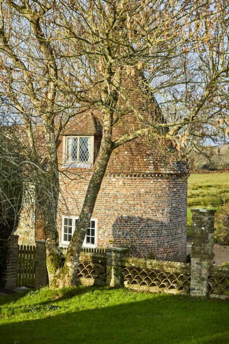 Поместье конца XVII века постройки в деревне Даллингтон, Восточный Сассекс, Великобритания