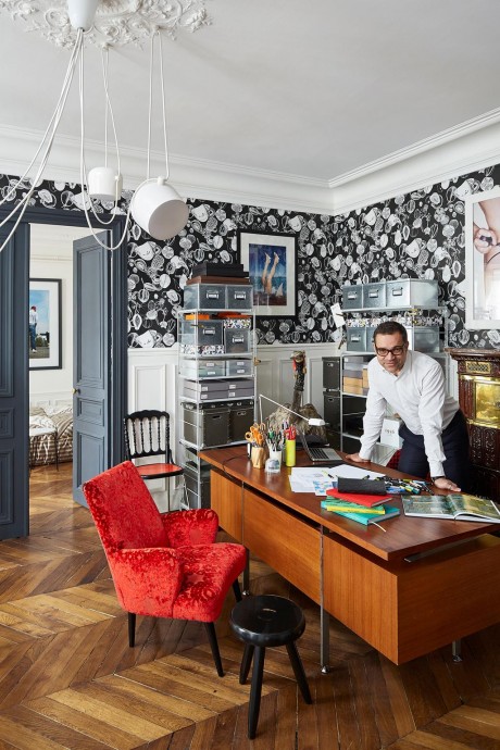Квартира креативного директора Christian Lacroix Maison Саши Валькхоффа в Париже