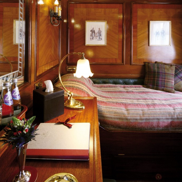 Поезд The Royal Scotsman, принадлежащий компании Orient-Express Hotels и курсирующий по Шотландии