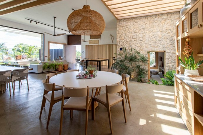 Дом дизайнера Коко Рибейро в городке Рифайна, Бразилия