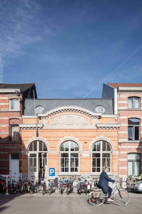 Бывшая школа в Генте (Бельгия), превращённая в жилой дом