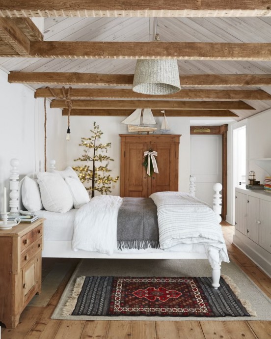 Дом владелицы винтажного бутика White Flower Farmhouse Лори Гайер в Саутхолде, штат Нью-Йорк Дом владелицы винтажного бутика White Flower Farmhouse Лори Гайер в Саутхолде, штат Нью-Йорк