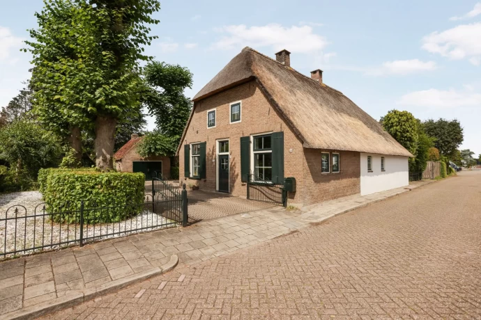 Фермерский дом XVIII века в сельской местности Нидерландов