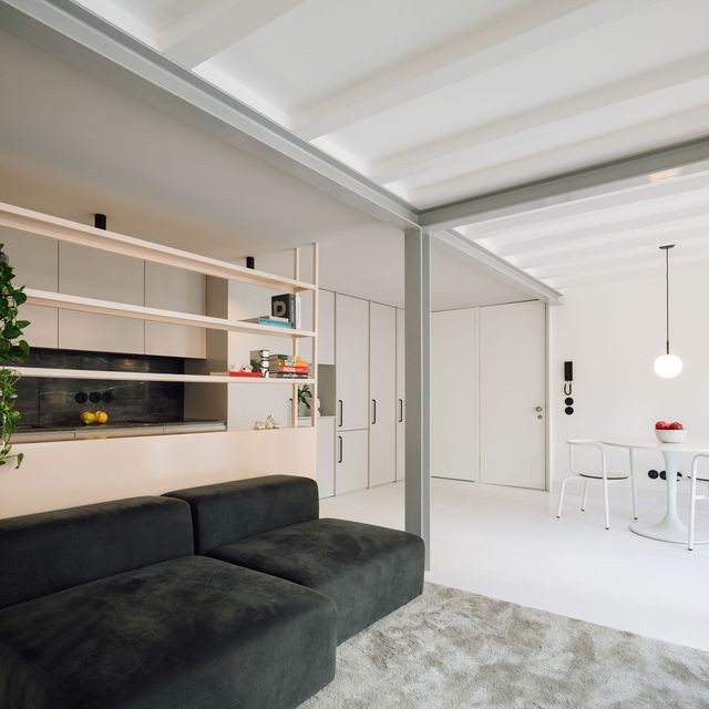 Минималистичная двухуровневая квартира площадью 60 м2 в Лиссабоне