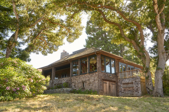 Обновленный дом, построенный в 1930-х годах, в округе Марин, Калифорния