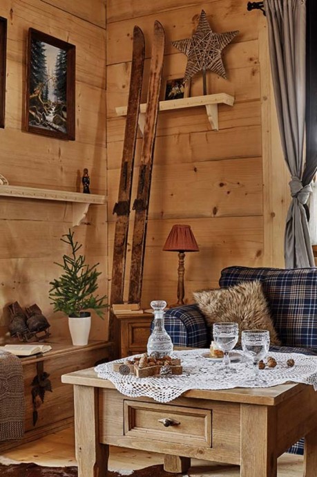 Небольшой деревянный дом на горнолыжном курорте Закопане, Польша