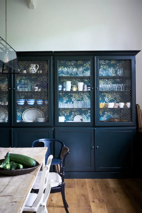 Дом эксперта по цвету лакокрасочного бренда Farrow & Ball Джоа Стадхольм в Сомерсете, Великобритания Дом эксперта по цвету лакокрасочного бренда Farrow & Ball Джоа Стадхольм в Сомерсете, Великобритания