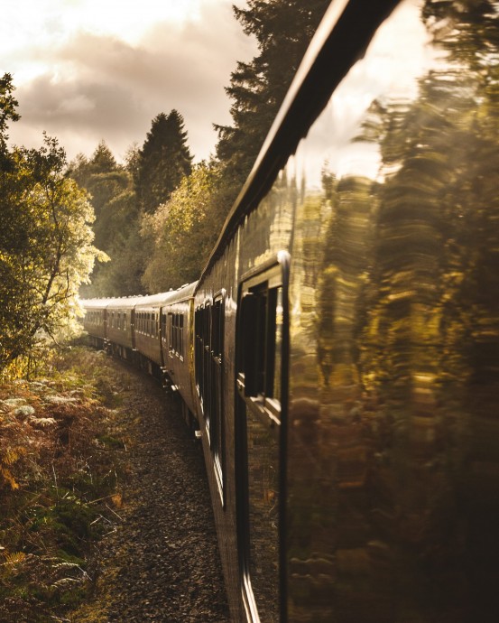 Поезд The Royal Scotsman, принадлежащий компании Orient-Express Hotels и курсирующий по Шотландии