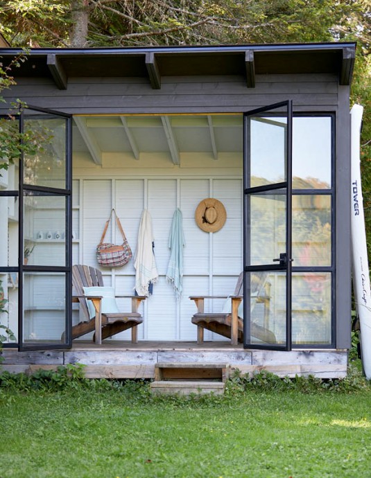 Небольшой загородный дом дизайнера Лисанн Пепин у озера в Канаде