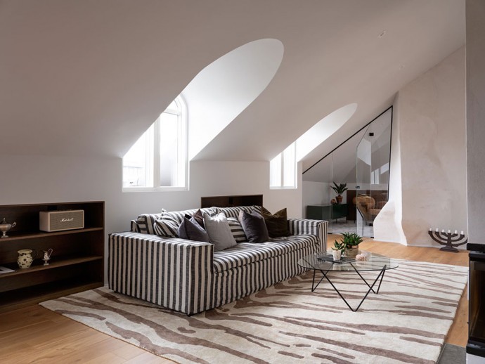 Стильная мансардная квартира под крышей старого дома в Стокгольме Стильная мансардная квартира под крышей старого дома в Стокгольме