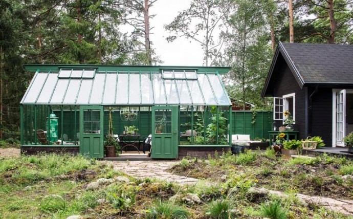 Дом для отдыха, расширенный за счет строительства зимнего сада