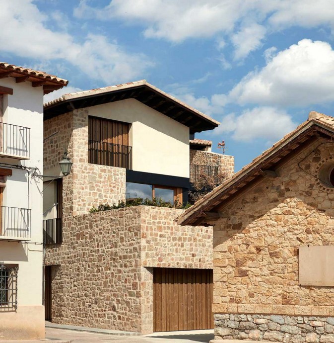 Реконструкция старинного сельского дома в Мора-де-Рубьелос, Испания
