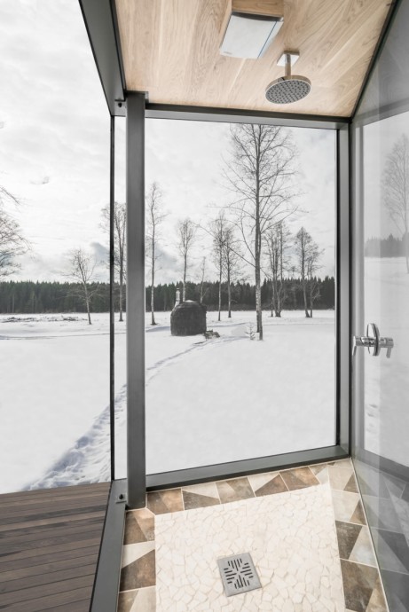 Мини-дом с зеркальным фасадом, разработанный эстонской компанией ÖÖD