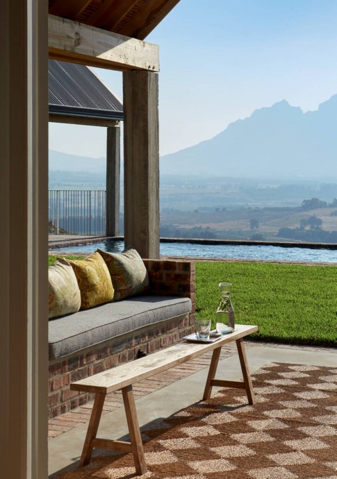 Фермерский дом с захватывающим видом на долину Франсхук недалеко от Кейптауна, ЮАР
