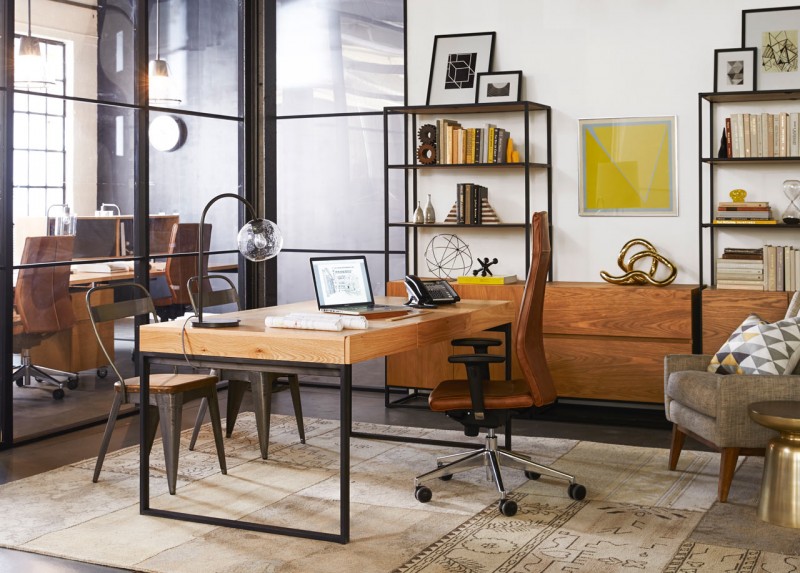 Инсталляции в магазине офисной мебели West Elm